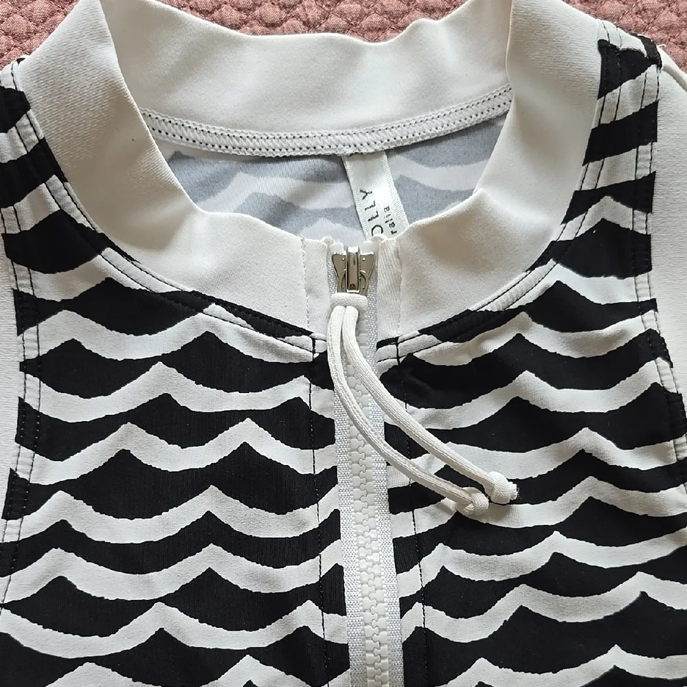 Seafolly Black and White Wave Pattern Rash guard Vest Top - Picture 5 of 14